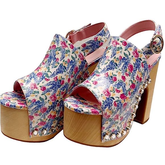Sugar Thrillz Shoes - Sugar Thrillz Cottage Calling Floral Print Clogs Size 10M Nwot